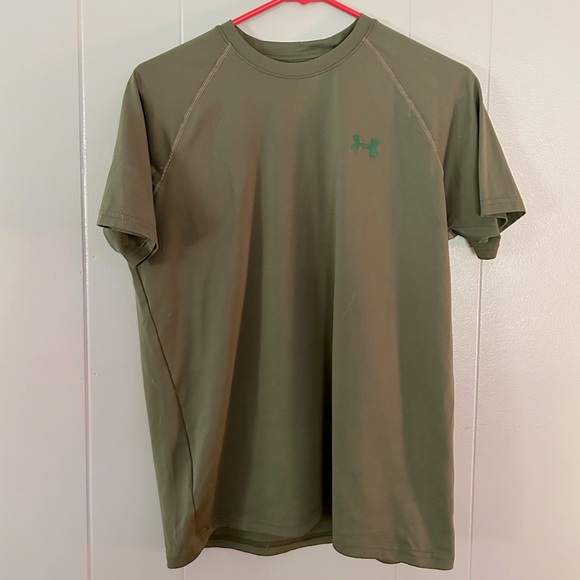 Under Armour Tshirt - Picture 1 of 4
